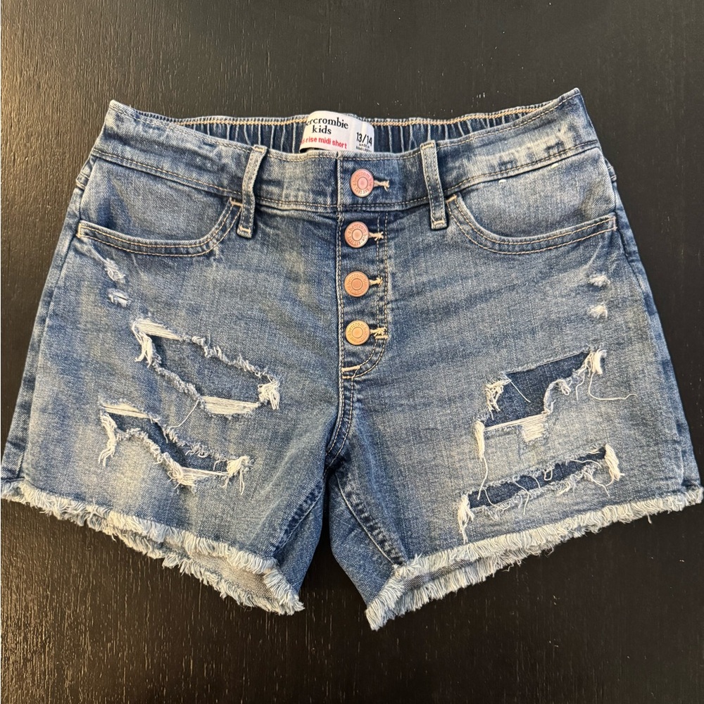 🧊Abercrombie & Fitch: Ripped Jean Mid Rise Midi Shorts🧊
